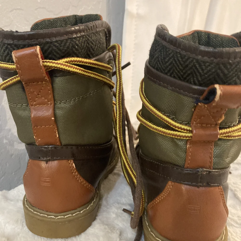 Vintage Tommy Hilfiger Brown Leather Duck Boots with Tan Accents- Size 8 Toddler